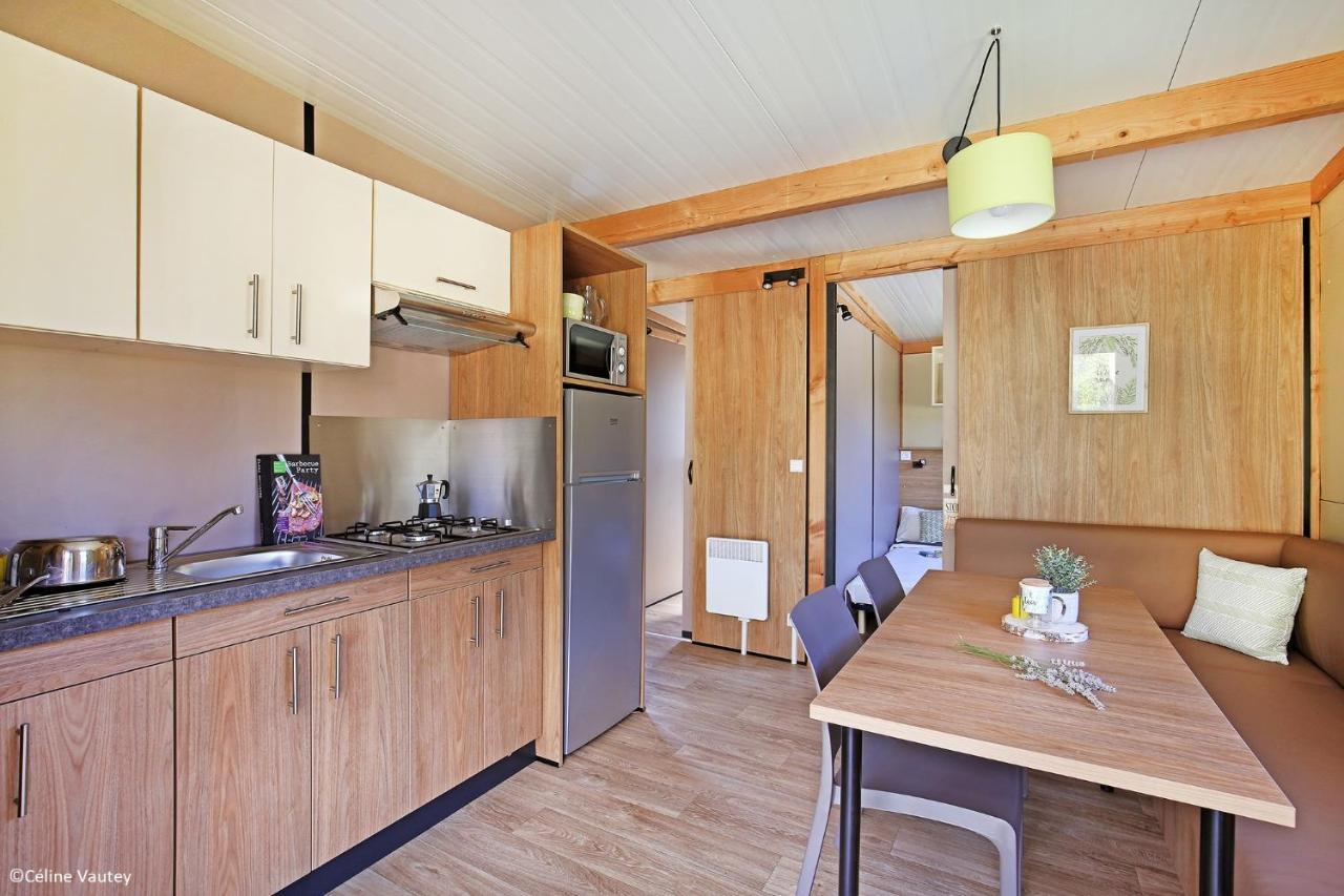 Camping Des Loisirs Evron Hotel Kamer foto