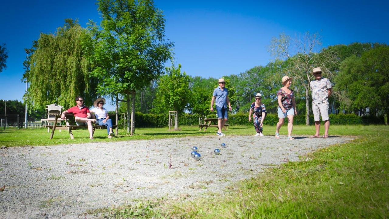 Camping Des Loisirs Evron Hotel Buitenkant foto