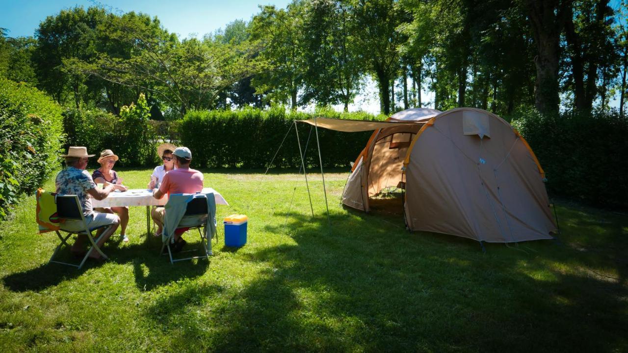 Camping Des Loisirs Evron Hotel Buitenkant foto
